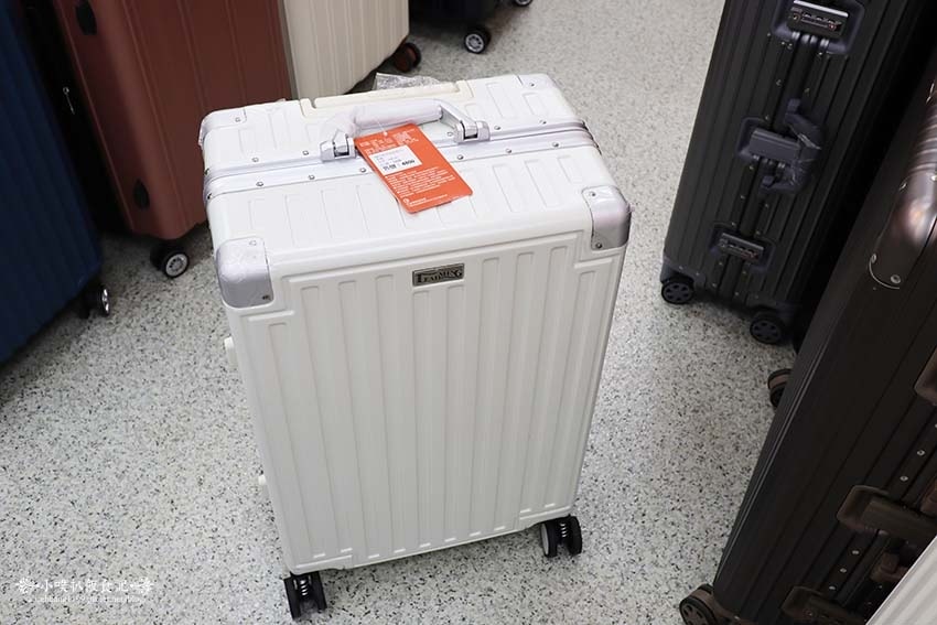 25吋新亮面鋁框行李箱.jpg 25吋新亮面鋁框行李箱.jpg