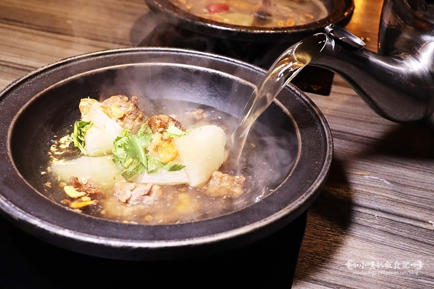 【新莊火鍋推薦】『狂一鍋 新莊復興店』近新莊站/一位難求的台 【新莊火鍋推薦】『狂一鍋 新莊復興店』近新莊站/一位難求的台