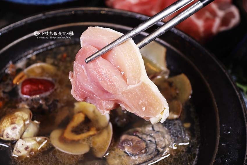 【新莊火鍋推薦】『狂一鍋 新莊復興店』近新莊站/一位難求的台 【新莊火鍋推薦】『狂一鍋 新莊復興店』近新莊站/一位難求的台