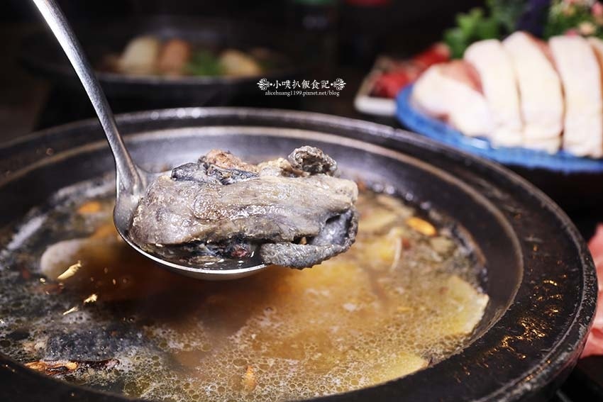 【新莊火鍋推薦】『狂一鍋 新莊復興店』近新莊站/一位難求的台 【新莊火鍋推薦】『狂一鍋 新莊復興店』近新莊站/一位難求的台