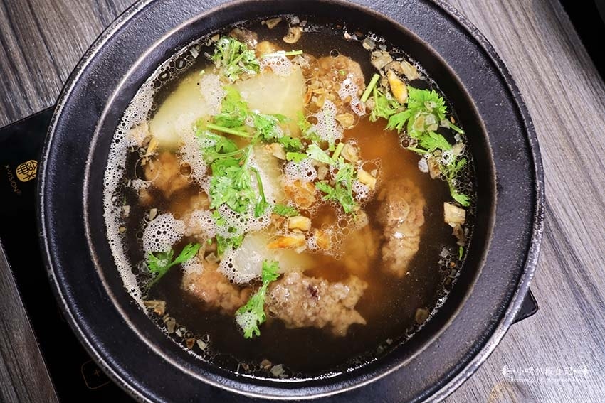 【新莊火鍋推薦】『狂一鍋 新莊復興店』近新莊站/一位難求的台 【新莊火鍋推薦】『狂一鍋 新莊復興店』近新莊站/一位難求的台