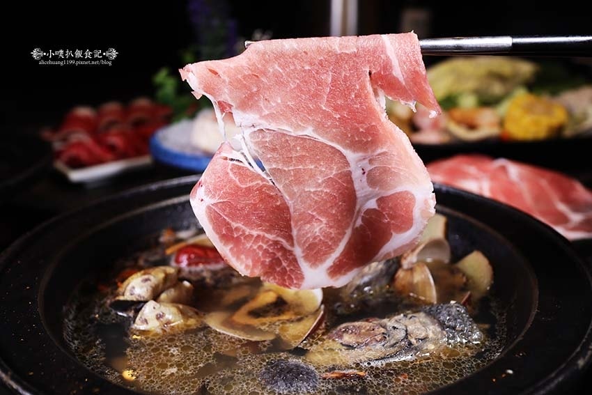 【新莊火鍋推薦】『狂一鍋 新莊復興店』近新莊站/一位難求的台 【新莊火鍋推薦】『狂一鍋 新莊復興店』近新莊站/一位難求的台