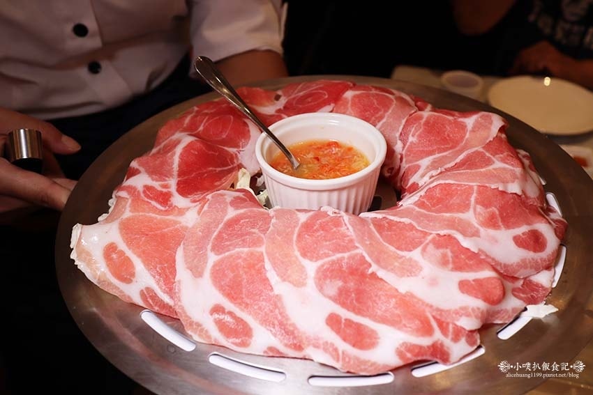 【新莊美食餐廳】『濤濤海鮮蒸氣鍋』近新莊副都心站/新鮮海陸大 【新莊美食餐廳】『濤濤海鮮蒸氣鍋』近新莊副都心站/新鮮海陸大