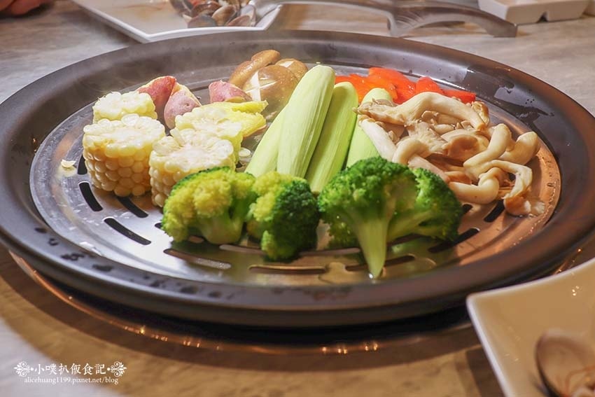 【新莊美食餐廳】『濤濤海鮮蒸氣鍋』近新莊副都心站/新鮮海陸大 【新莊美食餐廳】『濤濤海鮮蒸氣鍋』近新莊副都心站/新鮮海陸大