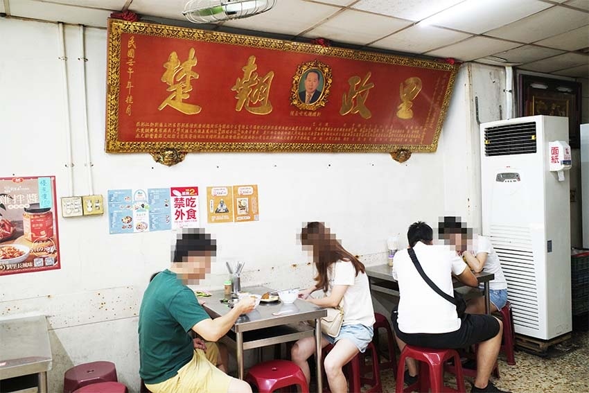 【嘉義美食】『劉里長火雞肉飯』在地必吃美食/觀光客排隊老店/ 【嘉義美食】『劉里長火雞肉飯』在地必吃美食/觀光客排隊老店/