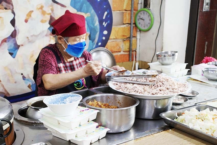 【嘉義美食】『劉里長火雞肉飯』在地必吃美食/觀光客排隊老店/ 【嘉義美食】『劉里長火雞肉飯』在地必吃美食/觀光客排隊老店/