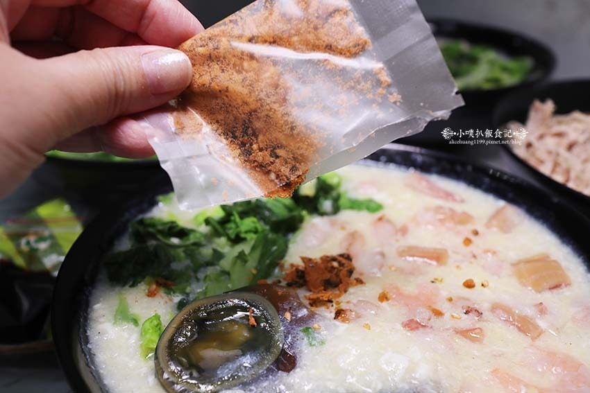 【新莊美食】『食在幸福-邱記 新莊民本店』新莊廣東粥、涼麵/ 【新莊美食】『食在幸福-邱記 新莊民本店』新莊廣東粥、涼麵/