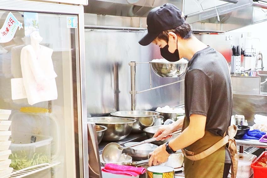 【新莊美食】『食在幸福-邱記 新莊民本店』新莊廣東粥、涼麵/ 【新莊美食】『食在幸福-邱記 新莊民本店』新莊廣東粥、涼麵/