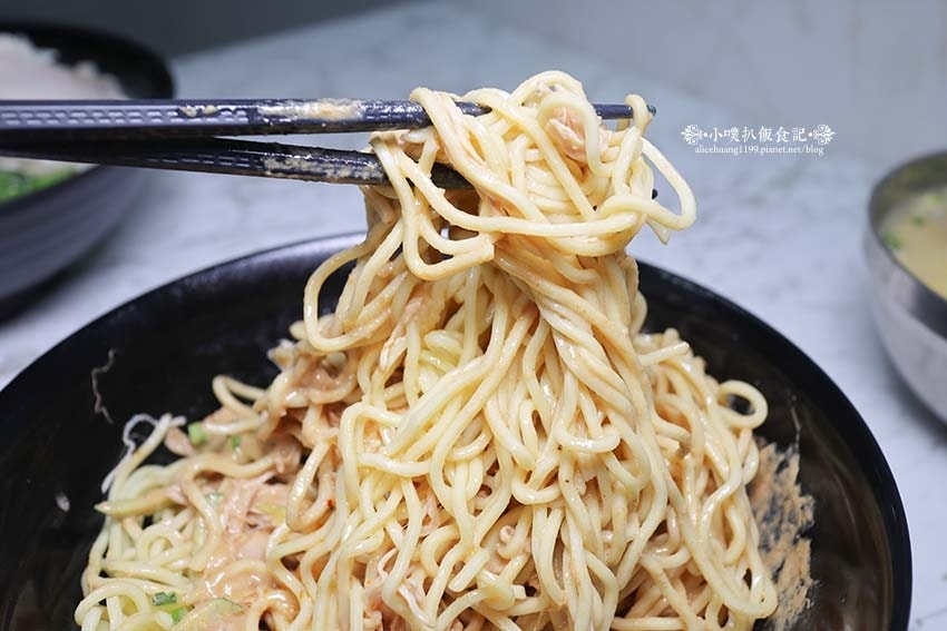 【新莊美食】『食在幸福-邱記 新莊民本店』新莊廣東粥、涼麵/ 【新莊美食】『食在幸福-邱記 新莊民本店』新莊廣東粥、涼麵/