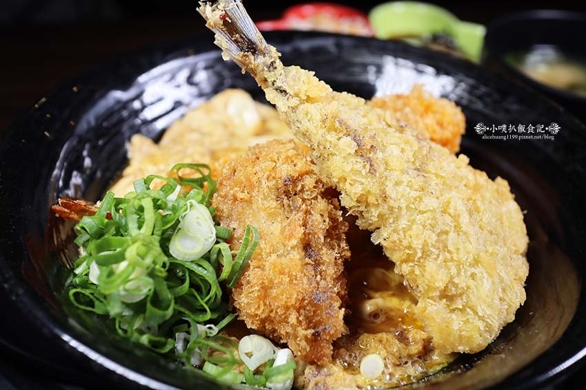 【台北中山站美食】『新丼』近中山站/平價、高CP值/創意丼飯 【台北中山站美食】『新丼』近中山站/平價、高CP值/創意丼飯