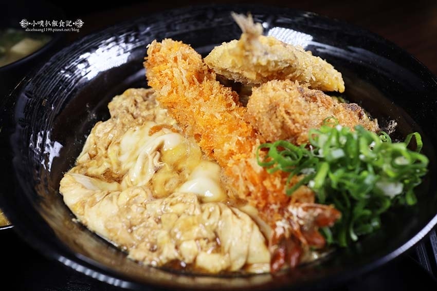 【台北中山站美食】『新丼』近中山站/平價、高CP值/創意丼飯 【台北中山站美食】『新丼』近中山站/平價、高CP值/創意丼飯