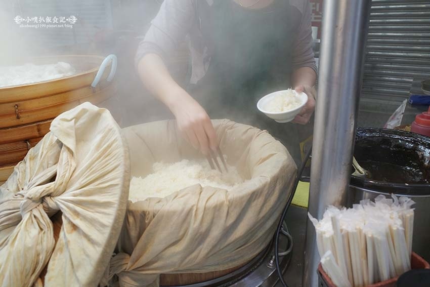 【高雄美食】『肉圓。米糕。四神湯(高雄鼓山)華榮路』近巨蛋站 【高雄美食】『肉圓。米糕。四神湯(高雄鼓山)華榮路』近巨蛋站