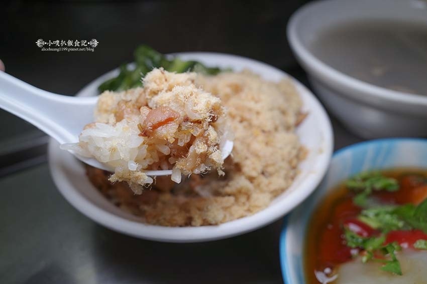 【高雄美食】『肉圓。米糕。四神湯(高雄鼓山)華榮路』近巨蛋站 【高雄美食】『肉圓。米糕。四神湯(高雄鼓山)華榮路』近巨蛋站