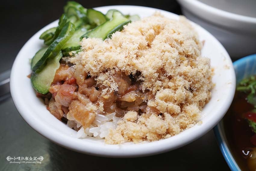 【高雄美食】『肉圓。米糕。四神湯(高雄鼓山)華榮路』近巨蛋站 【高雄美食】『肉圓。米糕。四神湯(高雄鼓山)華榮路』近巨蛋站