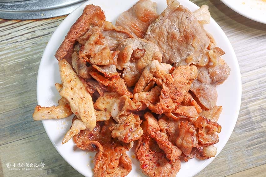 【西門美食】『阿豬嘻烤肉村 西門店』近西門站/銅盤烤肉+部隊 【西門美食】『阿豬嘻烤肉村 西門店』近西門站/銅盤烤肉+部隊