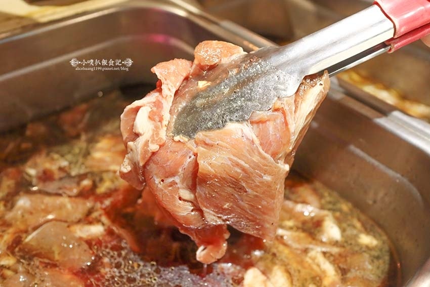 【西門美食】『阿豬嘻烤肉村 西門店』近西門站/銅盤烤肉+部隊 【西門美食】『阿豬嘻烤肉村 西門店』近西門站/銅盤烤肉+部隊