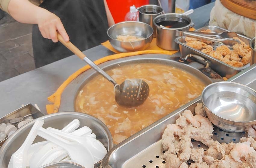 【樂華夜市美食】『阿國蝦仁羹』人氣排隊美食/蝦仁羹、土魠魚羹 【樂華夜市美食】『阿國蝦仁羹』人氣排隊美食/蝦仁羹、土魠魚羹