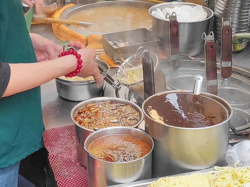 【樂華夜市美食】『阿國蝦仁羹』人氣排隊美食/蝦仁羹、土魠魚羹 【樂華夜市美食】『阿國蝦仁羹』人氣排隊美食/蝦仁羹、土魠魚羹