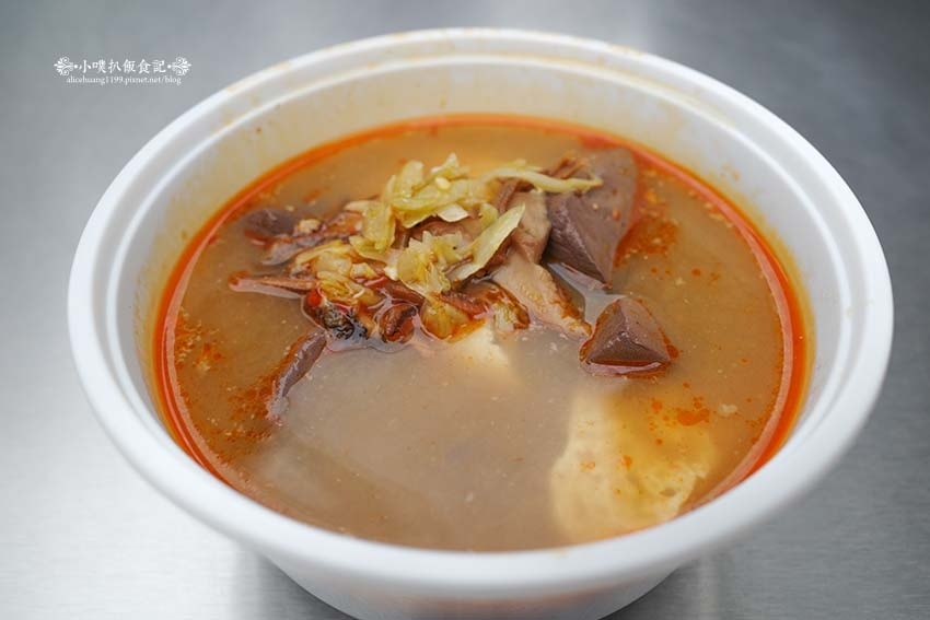 【樂華夜市美食】『郭記麻辣臭豆腐』人氣排隊美食/樂華夜市必吃 【樂華夜市美食】『郭記麻辣臭豆腐』人氣排隊美食/樂華夜市必吃