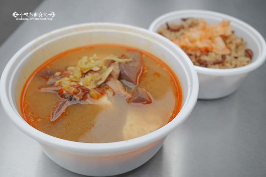 【樂華夜市美食】『郭記麻辣臭豆腐』人氣排隊美食/樂華夜市必吃 【樂華夜市美食】『郭記麻辣臭豆腐』人氣排隊美食/樂華夜市必吃