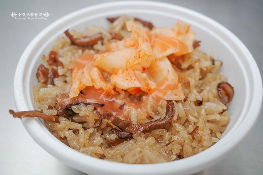 【樂華夜市美食】『郭記麻辣臭豆腐』人氣排隊美食/樂華夜市必吃 【樂華夜市美食】『郭記麻辣臭豆腐』人氣排隊美食/樂華夜市必吃