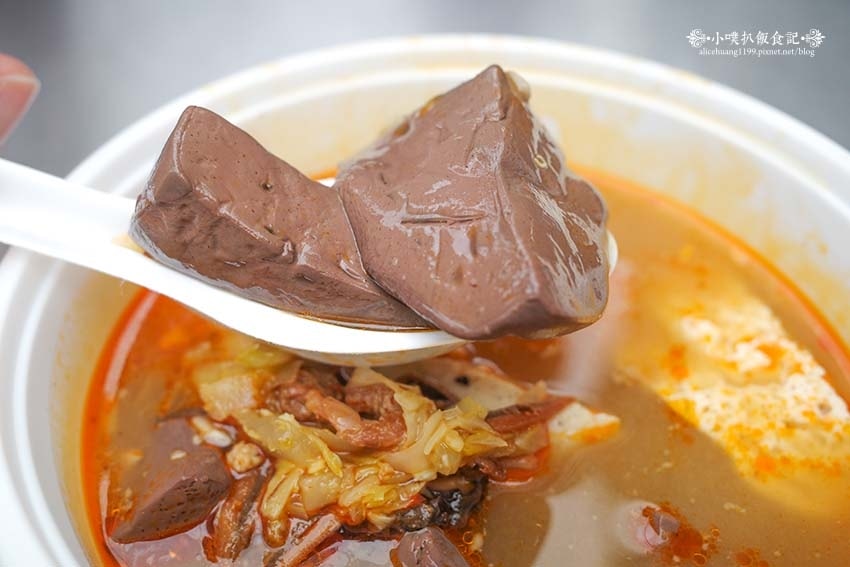 【樂華夜市美食】『郭記麻辣臭豆腐』人氣排隊美食/樂華夜市必吃 【樂華夜市美食】『郭記麻辣臭豆腐』人氣排隊美食/樂華夜市必吃