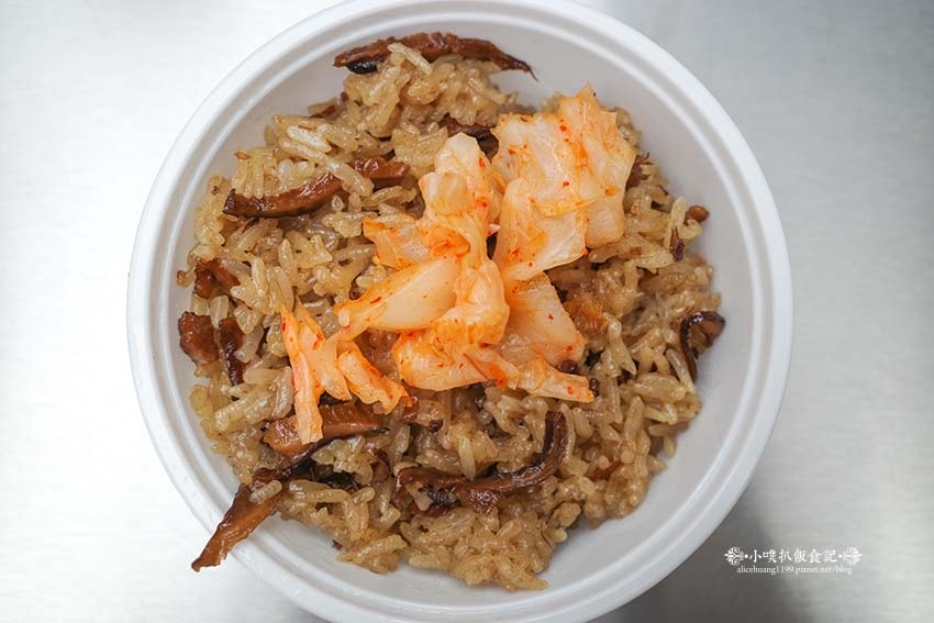 【樂華夜市美食】『郭記麻辣臭豆腐』人氣排隊美食/樂華夜市必吃 【樂華夜市美食】『郭記麻辣臭豆腐』人氣排隊美食/樂華夜市必吃