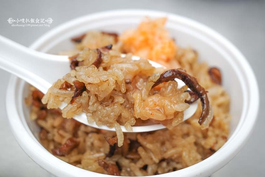 【樂華夜市美食】『郭記麻辣臭豆腐』人氣排隊美食/樂華夜市必吃 【樂華夜市美食】『郭記麻辣臭豆腐』人氣排隊美食/樂華夜市必吃