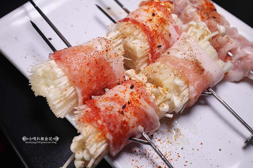 【西門町美食】『羊騷殿』近西門站/全台首間自動燒烤羊肉串,輕 【西門町美食】『羊騷殿』近西門站/全台首間自動燒烤羊肉串,輕