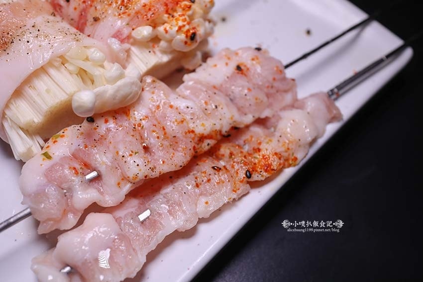 【西門町美食】『羊騷殿』近西門站/全台首間自動燒烤羊肉串,輕 【西門町美食】『羊騷殿』近西門站/全台首間自動燒烤羊肉串,輕