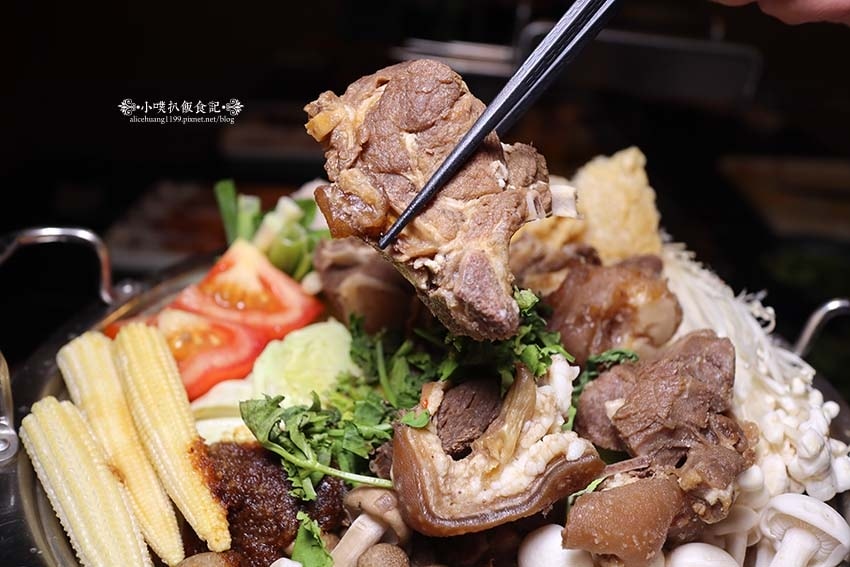 【西門町美食】『羊騷殿』近西門站/全台首間自動燒烤羊肉串,輕 【西門町美食】『羊騷殿』近西門站/全台首間自動燒烤羊肉串,輕