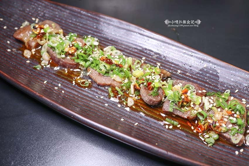 【西門町美食】『羊騷殿』近西門站/全台首間自動燒烤羊肉串,輕 【西門町美食】『羊騷殿』近西門站/全台首間自動燒烤羊肉串,輕