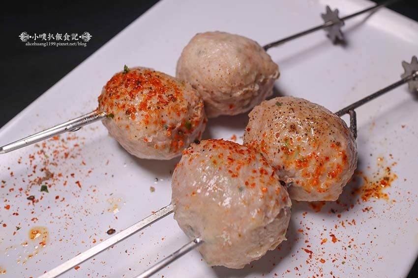 【西門町美食】『羊騷殿』近西門站/全台首間自動燒烤羊肉串,輕 【西門町美食】『羊騷殿』近西門站/全台首間自動燒烤羊肉串,輕