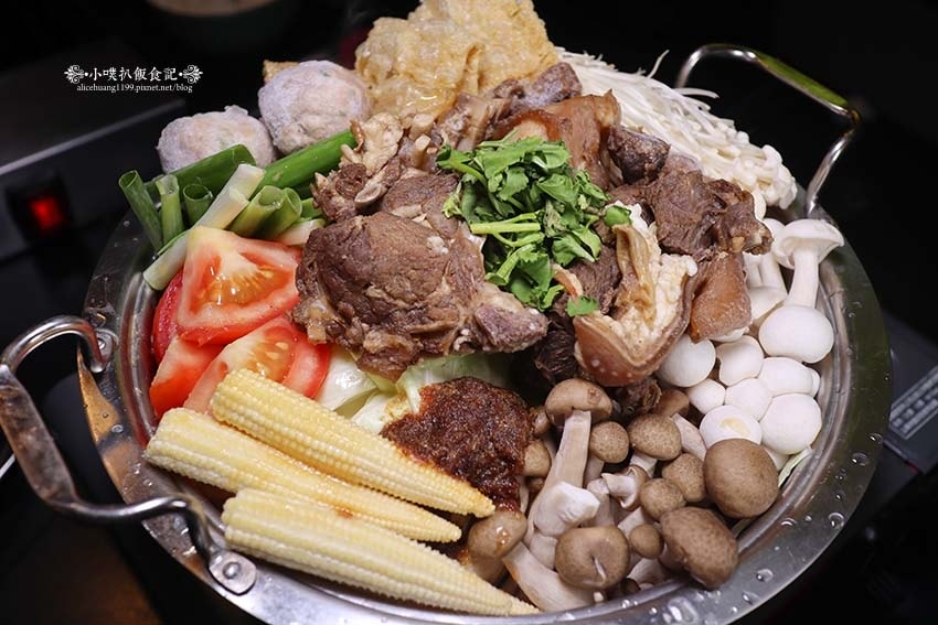 【西門町美食】『羊騷殿』近西門站/全台首間自動燒烤羊肉串,輕 【西門町美食】『羊騷殿』近西門站/全台首間自動燒烤羊肉串,輕