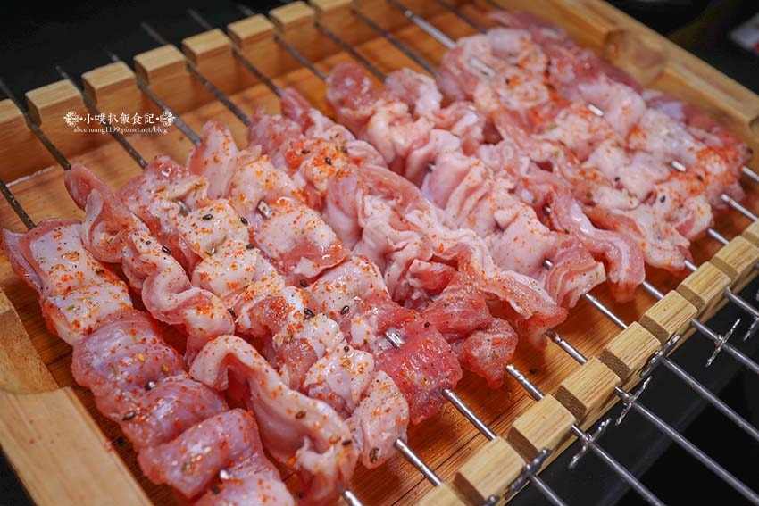 【西門町美食】『羊騷殿』近西門站/全台首間自動燒烤羊肉串,輕 【西門町美食】『羊騷殿』近西門站/全台首間自動燒烤羊肉串,輕