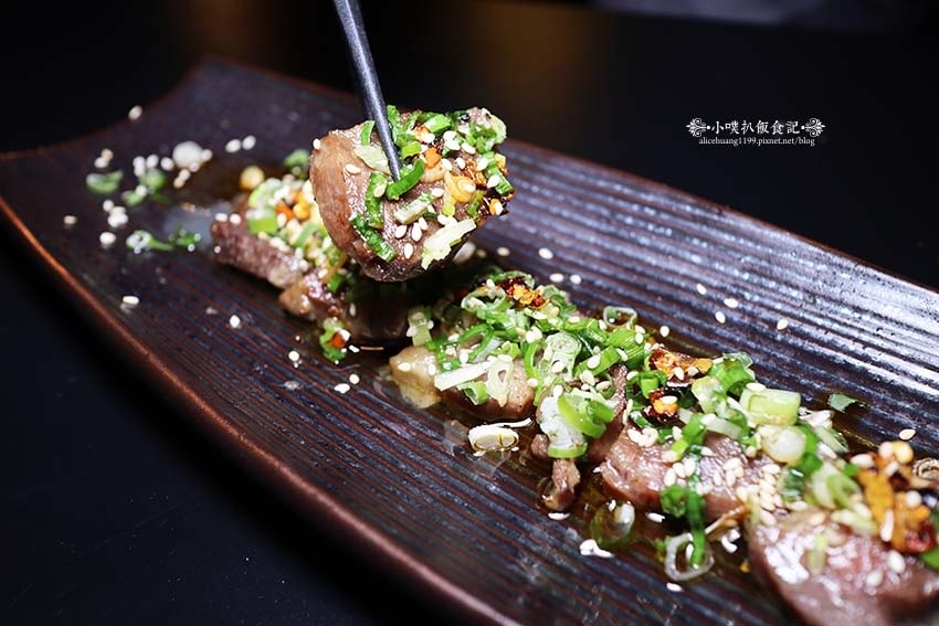 【西門町美食】『羊騷殿』近西門站/全台首間自動燒烤羊肉串,輕 【西門町美食】『羊騷殿』近西門站/全台首間自動燒烤羊肉串,輕