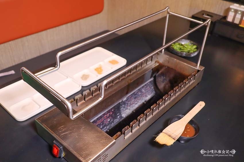 【西門町美食】『羊騷殿』近西門站/全台首間自動燒烤羊肉串,輕 【西門町美食】『羊騷殿』近西門站/全台首間自動燒烤羊肉串,輕