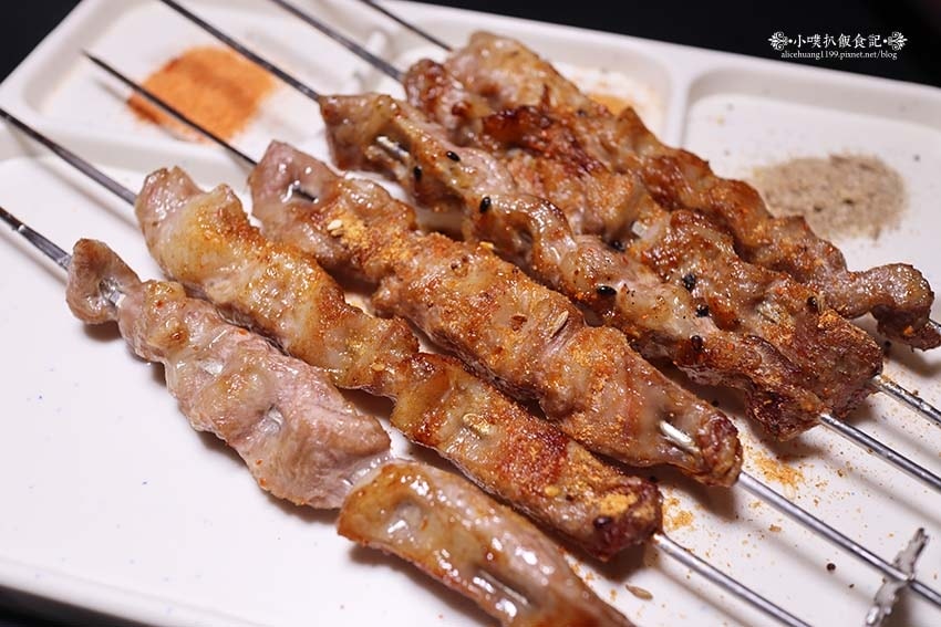 【西門町美食】『羊騷殿』近西門站/全台首間自動燒烤羊肉串,輕 【西門町美食】『羊騷殿』近西門站/全台首間自動燒烤羊肉串,輕