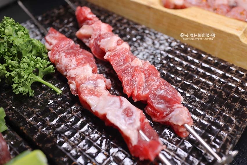 【西門町美食】『羊騷殿』近西門站/全台首間自動燒烤羊肉串,輕 【西門町美食】『羊騷殿』近西門站/全台首間自動燒烤羊肉串,輕