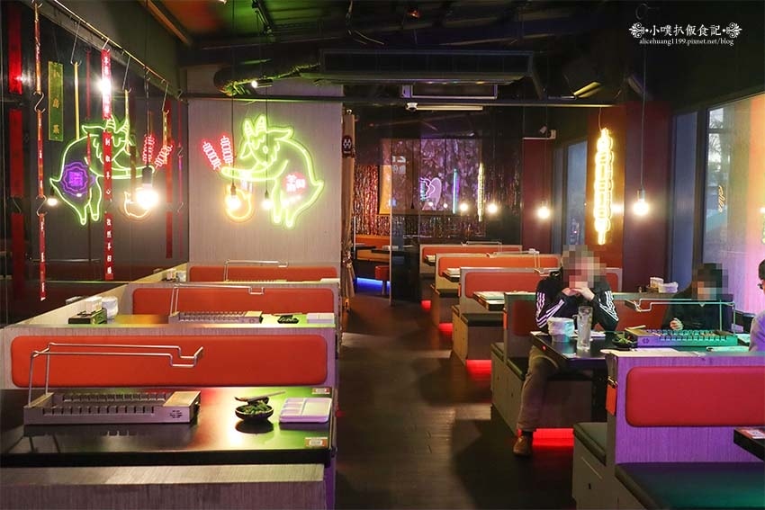 【西門町美食】『羊騷殿』近西門站/全台首間自動燒烤羊肉串,輕 【西門町美食】『羊騷殿』近西門站/全台首間自動燒烤羊肉串,輕