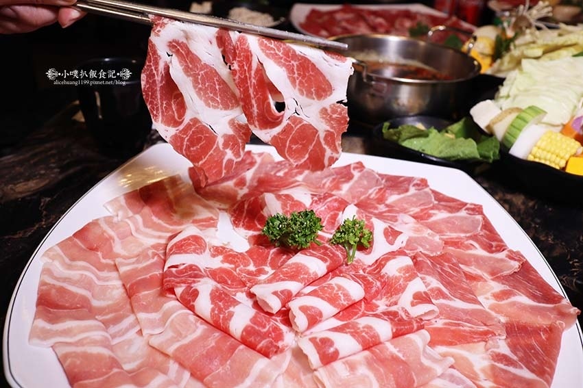 【圓山美食】『丰明殿圓山店』近圓山站/超高CP值海陸火鍋套餐 【圓山美食】『丰明殿圓山店』近圓山站/超高CP值海陸火鍋套餐