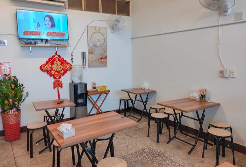 【樂華夜市美食】『媛媛樂華煙燻滷味』超人氣排隊美食/雞爪一支 【樂華夜市美食】『媛媛樂華煙燻滷味』超人氣排隊美食/雞爪一支