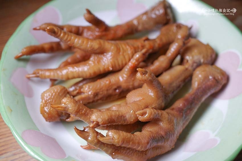 【樂華夜市美食】『媛媛樂華煙燻滷味』超人氣排隊美食/雞爪一支 【樂華夜市美食】『媛媛樂華煙燻滷味』超人氣排隊美食/雞爪一支