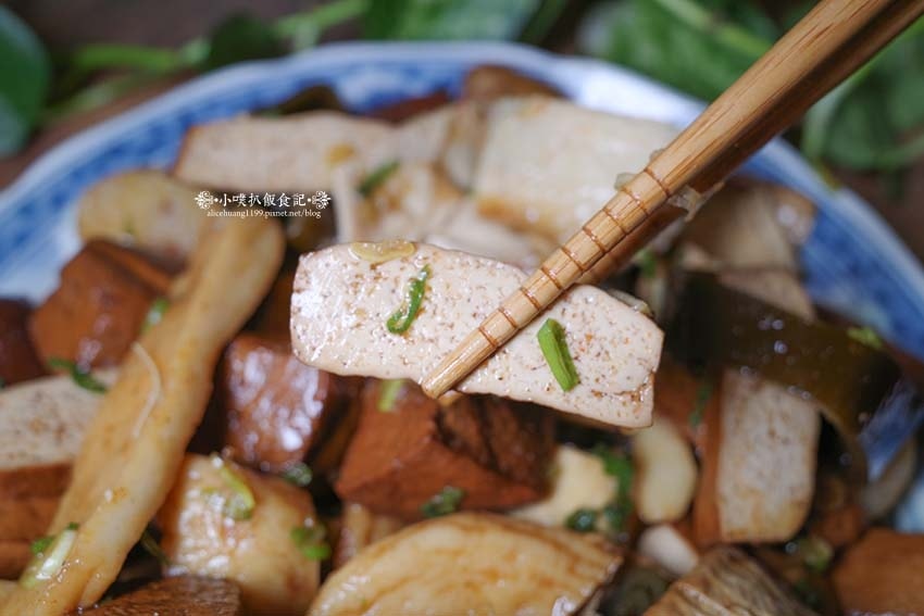 【樂華夜市美食】『媛媛樂華煙燻滷味』超人氣排隊美食/雞爪一支 【樂華夜市美食】『媛媛樂華煙燻滷味』超人氣排隊美食/雞爪一支