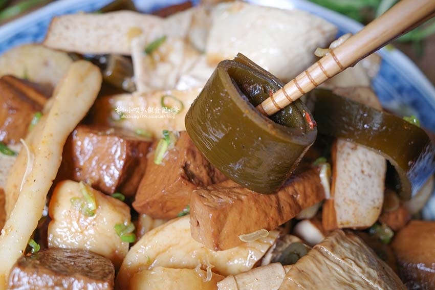 【樂華夜市美食】『媛媛樂華煙燻滷味』超人氣排隊美食/雞爪一支 【樂華夜市美食】『媛媛樂華煙燻滷味』超人氣排隊美食/雞爪一支