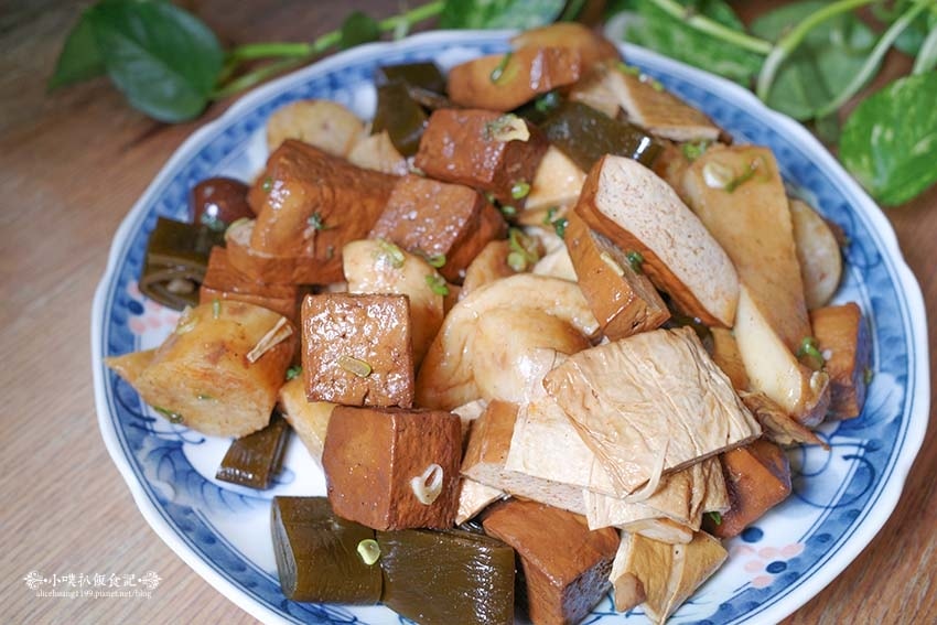 【樂華夜市美食】『媛媛樂華煙燻滷味』超人氣排隊美食/雞爪一支 【樂華夜市美食】『媛媛樂華煙燻滷味』超人氣排隊美食/雞爪一支