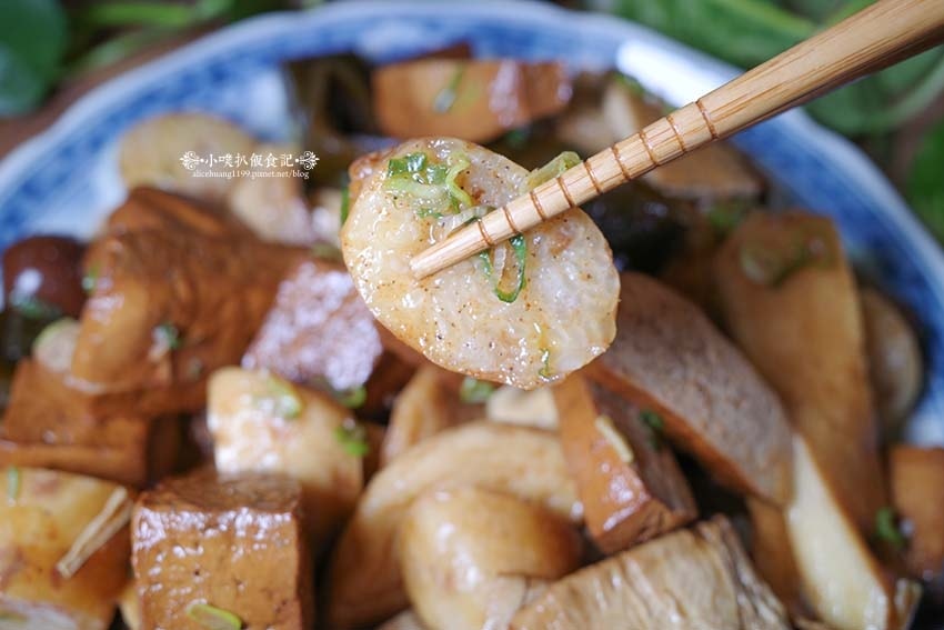 【樂華夜市美食】『媛媛樂華煙燻滷味』超人氣排隊美食/雞爪一支 【樂華夜市美食】『媛媛樂華煙燻滷味』超人氣排隊美食/雞爪一支