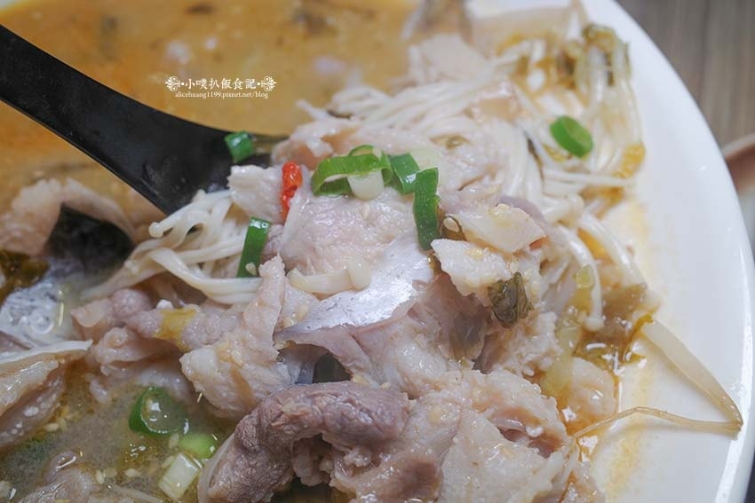 【永和美食】『官小二酸菜魚 永和樂華店』 【永和美食】『官小二酸菜魚 永和樂華店』