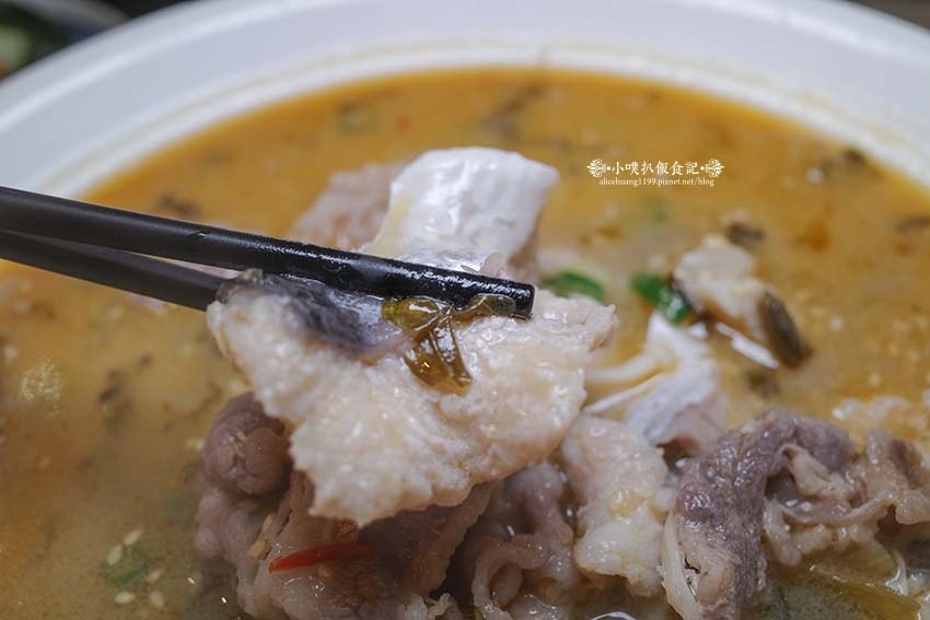 【永和美食】『官小二酸菜魚 永和樂華店』 【永和美食】『官小二酸菜魚 永和樂華店』