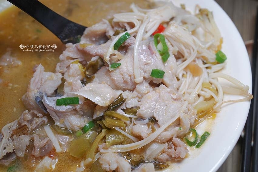 【永和美食】『官小二酸菜魚 永和樂華店』 【永和美食】『官小二酸菜魚 永和樂華店』